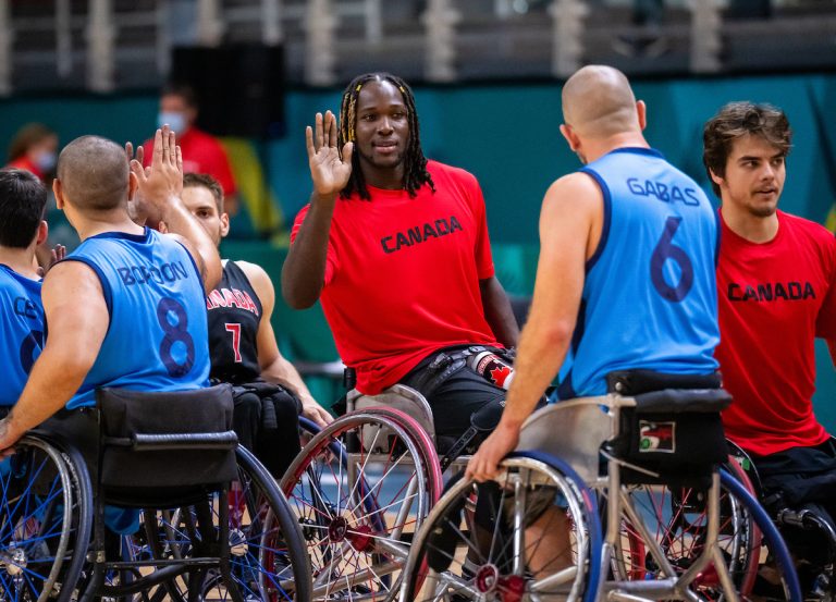 Blaise Mutware in action as Canada takes on the Argentina // Blaise Mutware en action alors que le Canada affronte l'Argentine